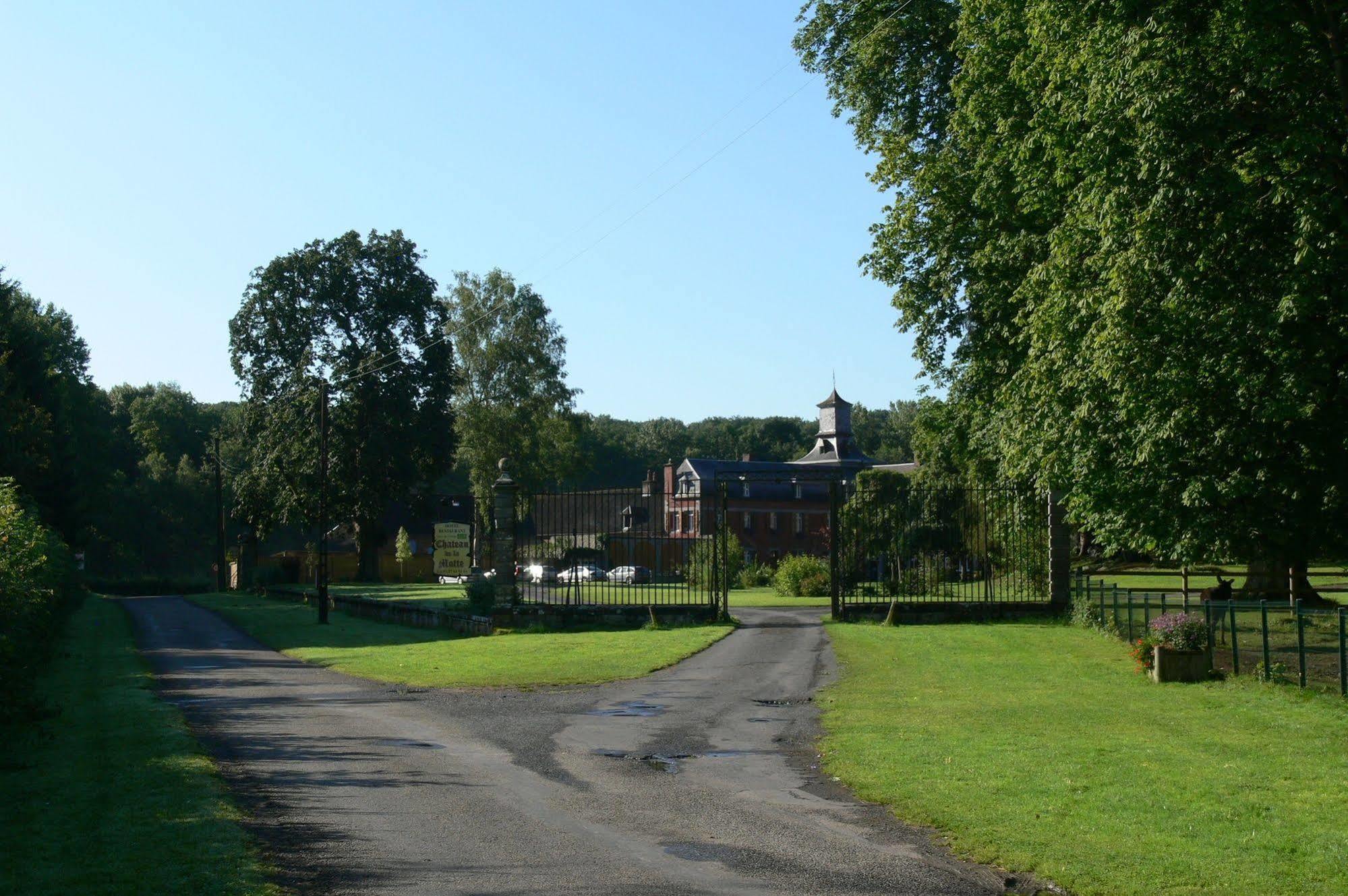 Logis - Chateau De La Motte - Hotel & Restaurant Liessies Bagian luar foto